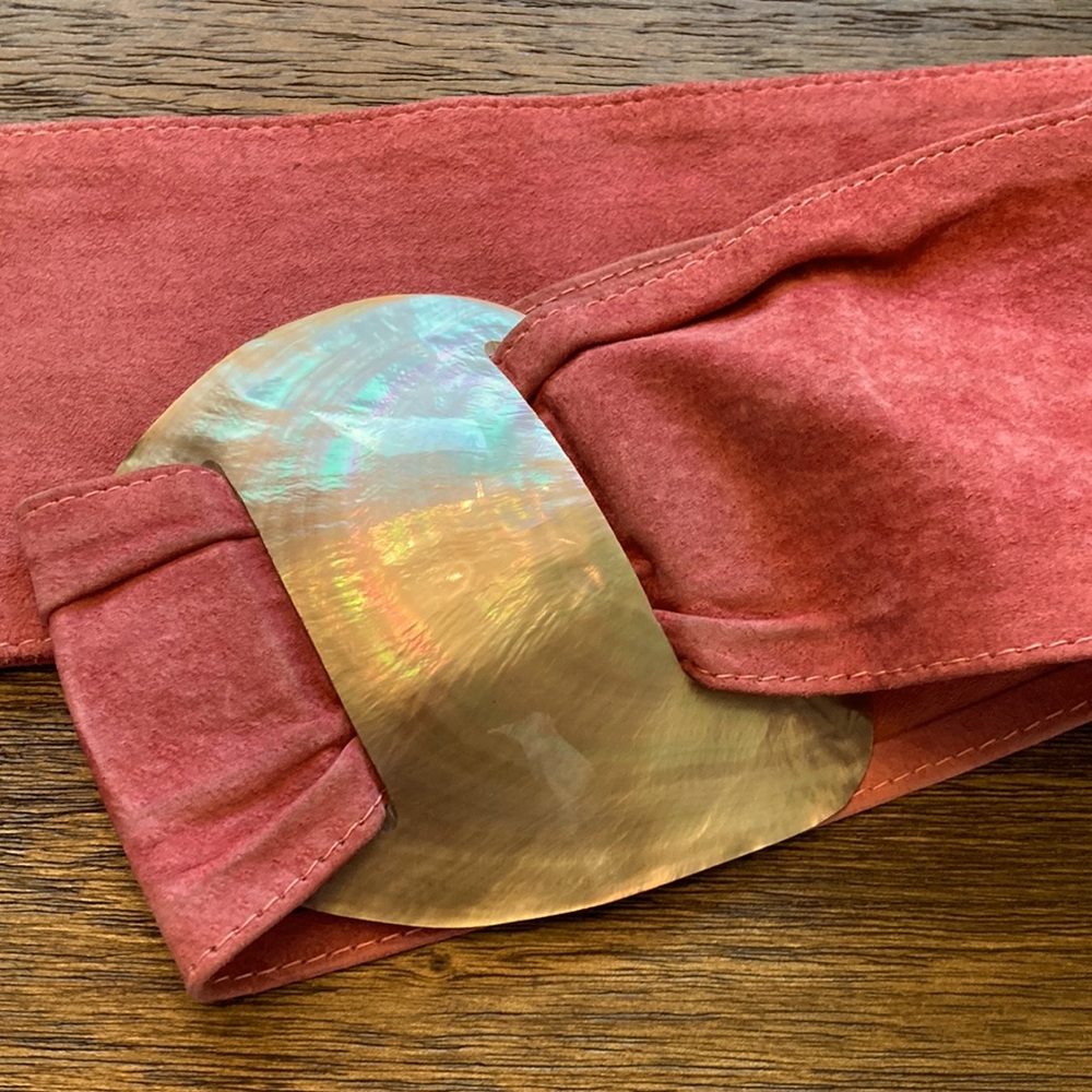 Vintage ladies Belt, metal Buckle that looks like a shell ..wrap around 73”